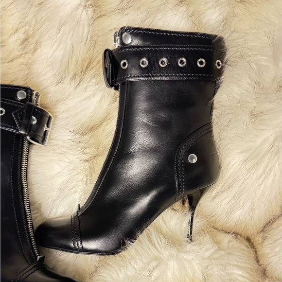 ALEXANDER MCQUEEN
Black leather ankle boots
Women’s size 9 US - Picture 8 of 14